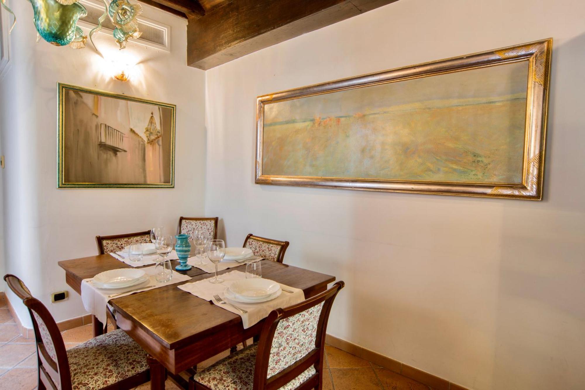 Trevi Fountain Apartment — Photos 1